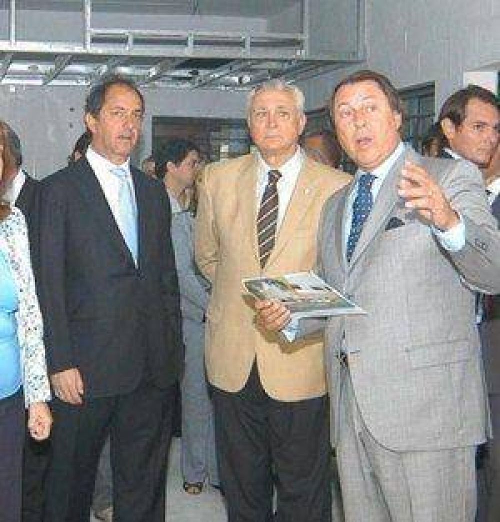 San Mart�n "Los polic�as deben estar en la calle, no cuidando reclusos"