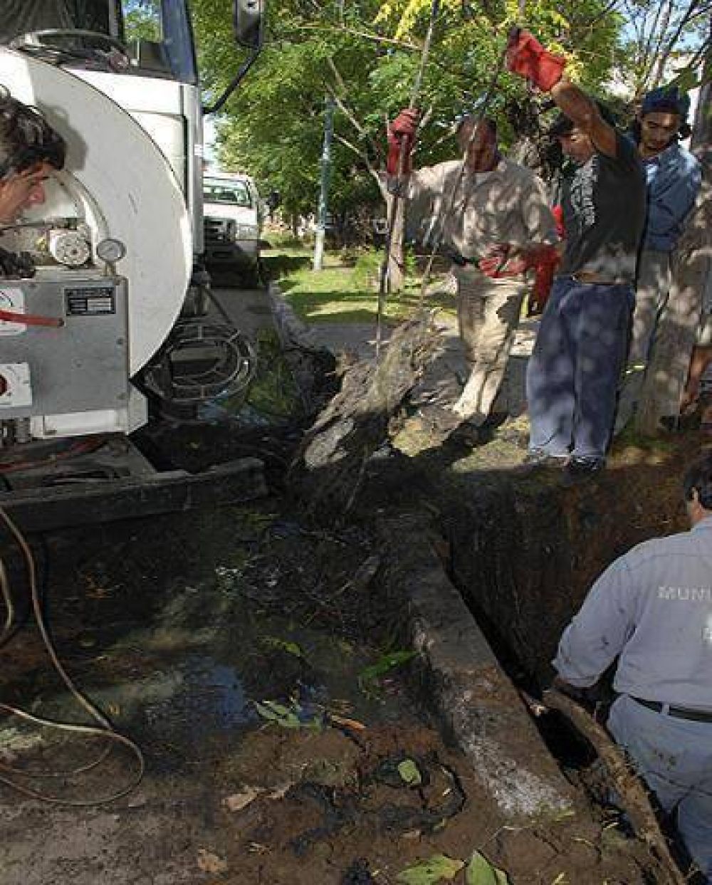 INFORMAN SOBRE LA LIMPIEZA DE CONDUCTOS PLUVIALES