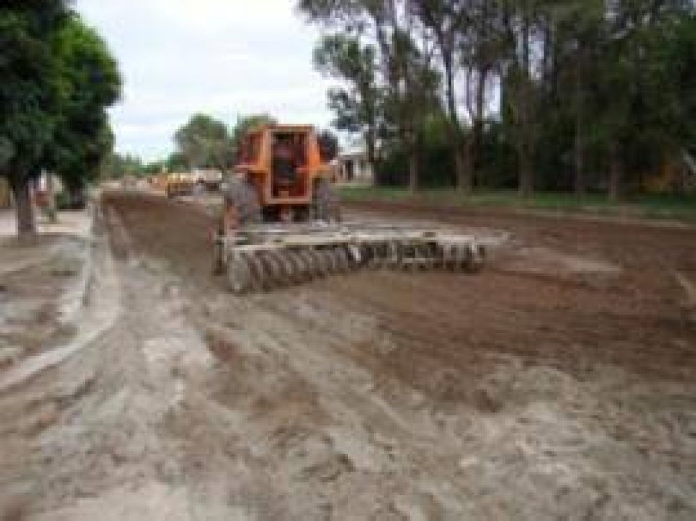 Sall�quel� Contin�an a toda m�quina las obras de pavimento