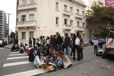 Protestaron por las condiciones edilicias del Polivalente de Arte