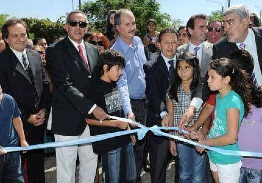 Jaque y Fayad entregaron 45 viviendas en el Barrio San Mart�n