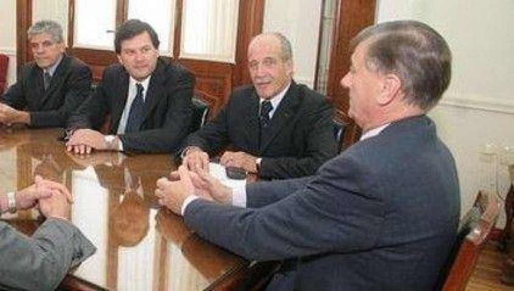 "El gobierno tiene otras opciones para captar fondos", dijo Spinozzi