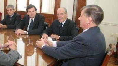 "El gobierno tiene otras opciones para captar fondos", dijo Spinozzi