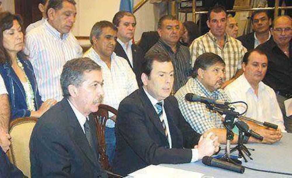 Zamora anunci� aumentos para los empleados p�blicos