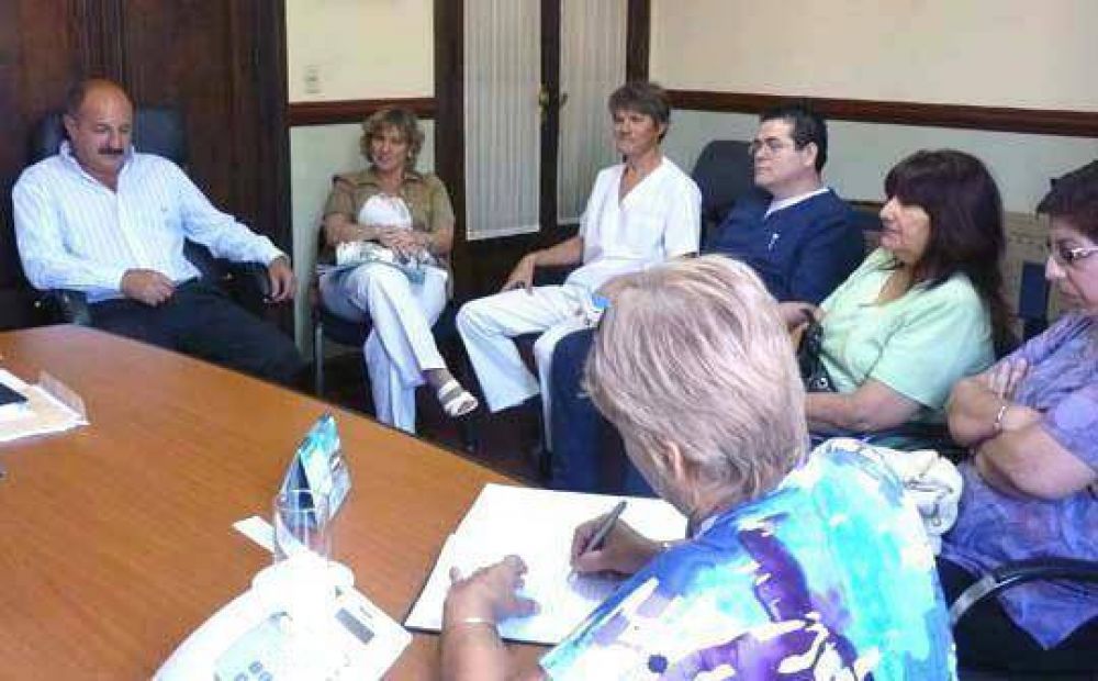  Cazador se reuni� con integrantes de CICOP Campana para tratar la problem�tica de la salud p�blica local
