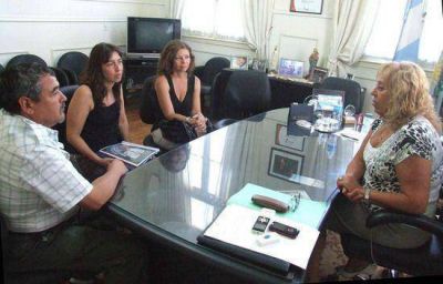 "El Juego de Crear no es un Grupo": La Intendente Giroldi recibi� la visita de escritores campanenses