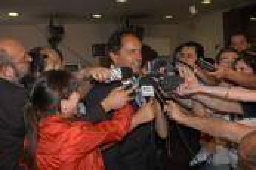 Scioli visita las obras del nuevo hospital de La Matanza