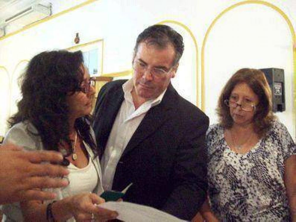 El edil felipista amenaza con iniciar acciones legales  Trindade reclama que las obras que haga la Comuna sean autorizadas por el HCO