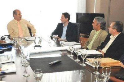El ministro �lvarez se reuni� con el intendente Gray por el plan de Urbanizaci�n de Villas
