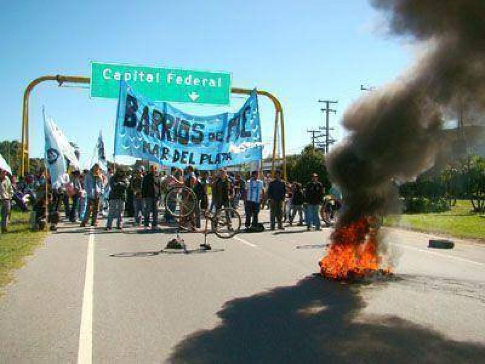Cortan la autov�a 2 para reclamar planes sociales