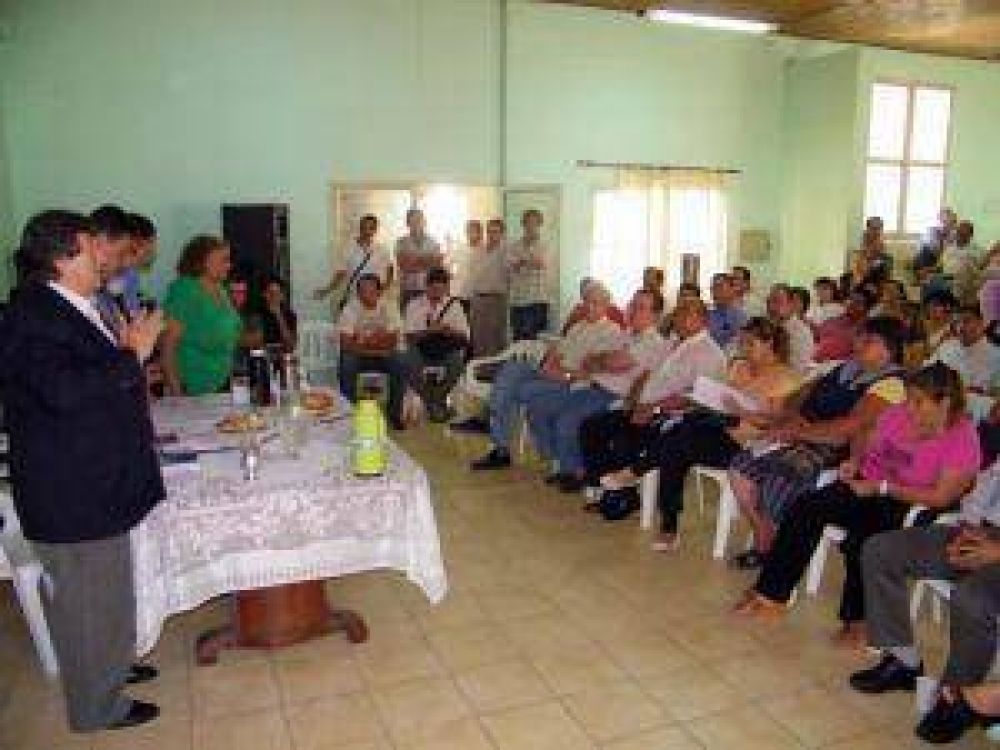 Atilio Vel�zquez prometi� el pago de 13 millones a los prestadores