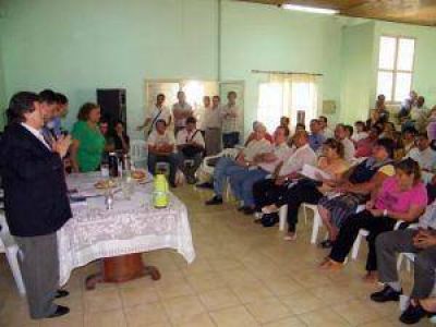 Atilio Vel�zquez prometi� el pago de 13 millones a los prestadores