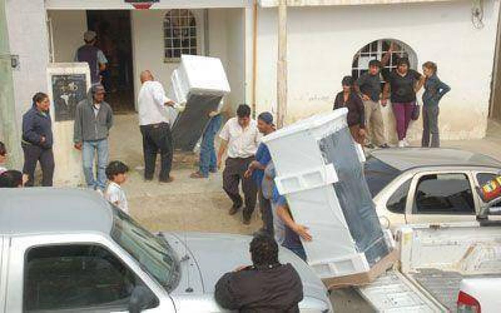 El municipio ya repone artefactos dom�sticos da�ados por temporal