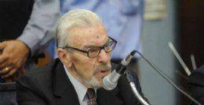 Se suspendi� el juicio a Bussi por razones de salud