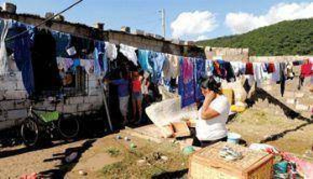 La intensa lluvia provoc� inundaciones que afectaron principalmente casas precarias