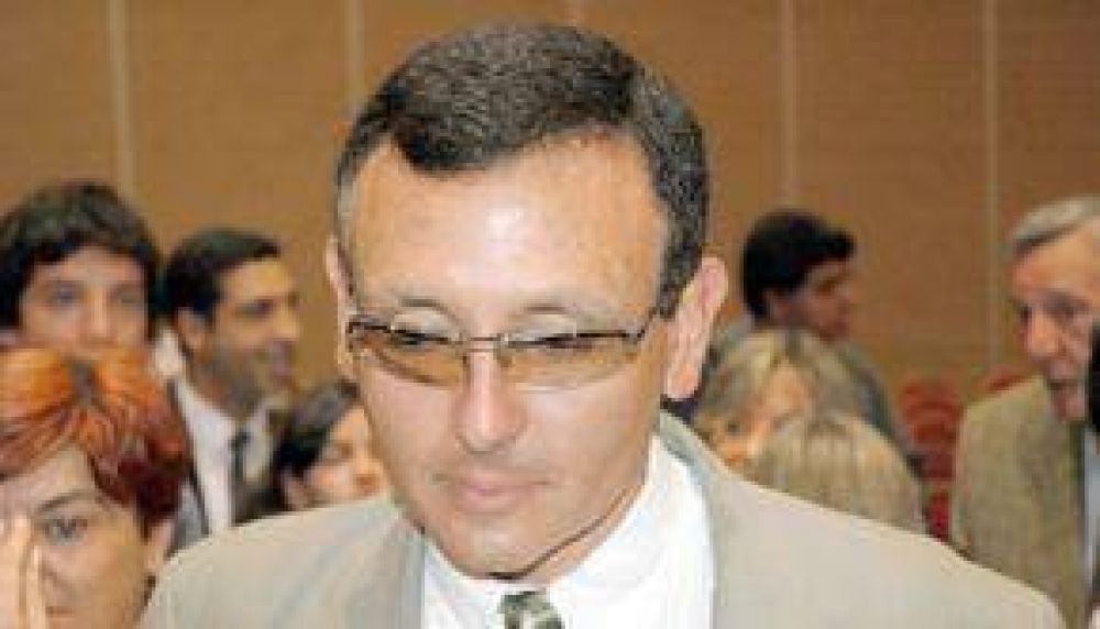 Salud quiere un paro pero ser�a frenado por Trabajo