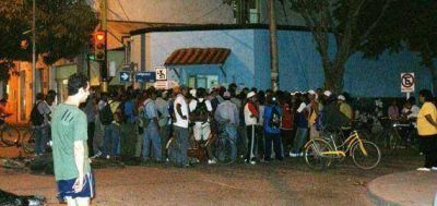 Seguidores de la agrupaci�n Quebracho se encuentran en Tartagal y marcharan hoy por detenidos