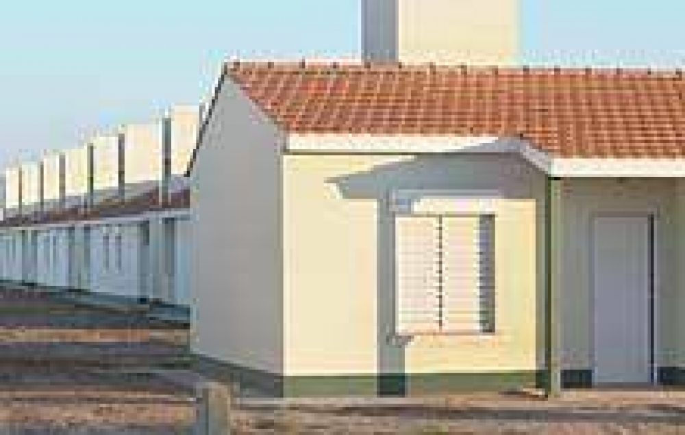 Zamora entrega las viviendas del barrio Santa Luc�a