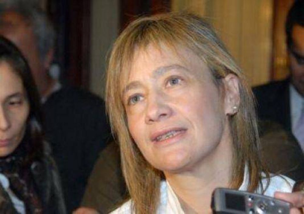 Conflicto docente: R�os efectiviz� el aumento del 15% por decreto