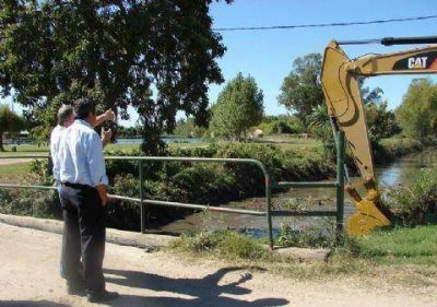 Slezack recorri� la obra de inicio del terrapl�n costero