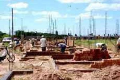 En 120 d�as el gobierno entregar� las 43 viviendas del barrio "Madres Solteras"