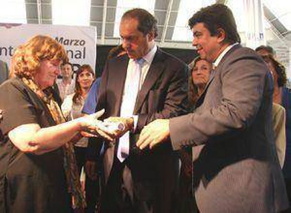 Reconocimiento a mujeres destacadas de la Provincia