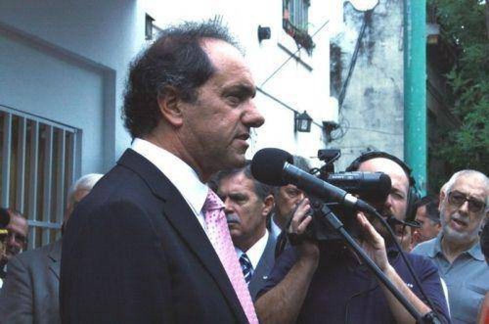 Scioli inaugur� en la localidad de Temperley la nueva Comisar�a de la Mujer y la Familia.