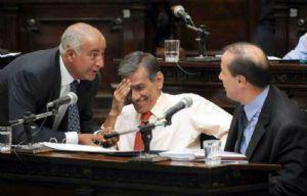 En secreto, los legisladores se fijan jubilaciones de privilegio