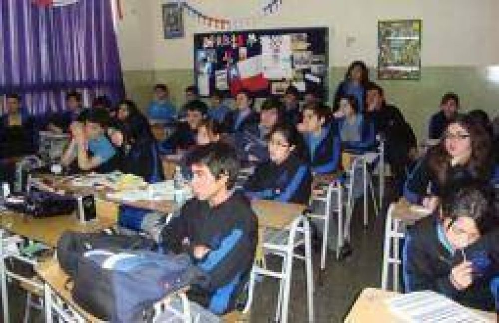Otorgaron 23,5% de aumento salarial a los docentes privados