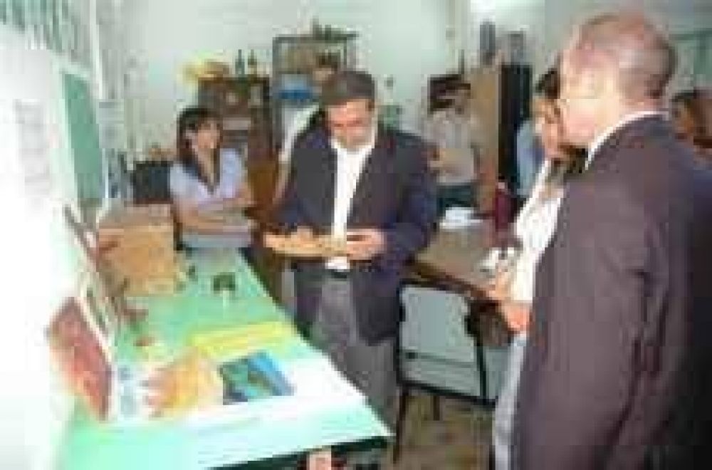 Beder Herrera visit� un centro de tratamiento de personas adictas