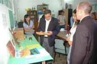 Beder Herrera visit� un centro de tratamiento de personas adictas