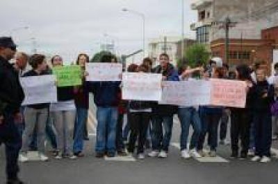 "Los problemas en escuelas se debe a una mala planificaci�n"