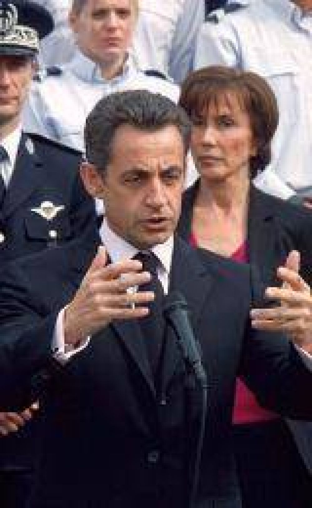 Dura advertencia de Sarkozy: "La movilizaci�n de la polic�a contra ETA ser� total y sin piedad"