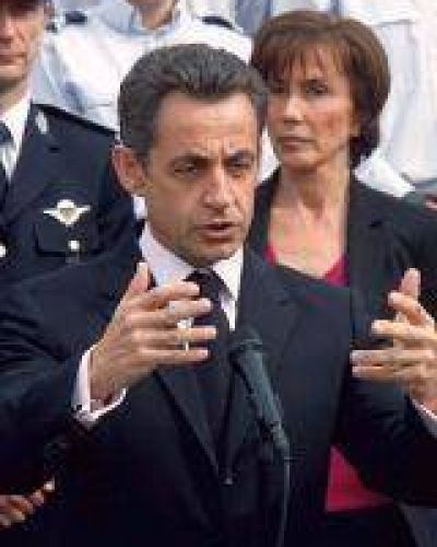 Dura advertencia de Sarkozy: "La movilizaci�n de la polic�a contra ETA ser� total y sin piedad"