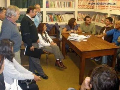 Prorrogan por 30 d�as el servicio de transporte para alumnos a la escuela de la Base A�rea
