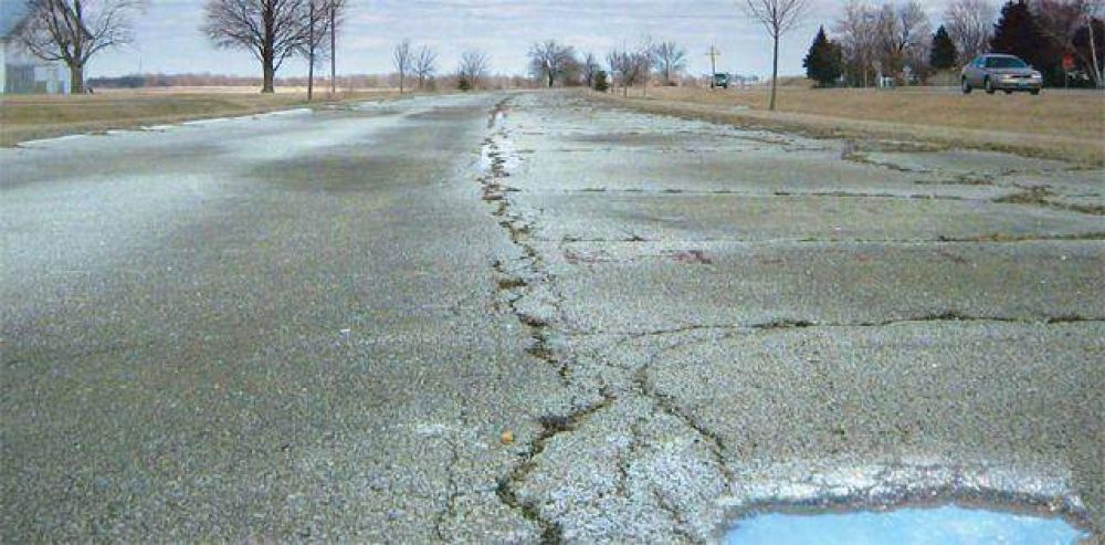 Hendiduras, riesgos y denuncias de desinversi�n en las rutas provinciales