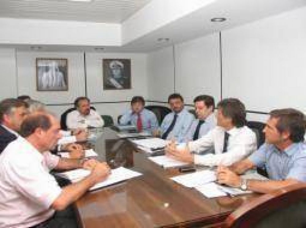 Reuni�n entre presidentes de las Cuencas H�dricas de la provincia, intendentes y entidades