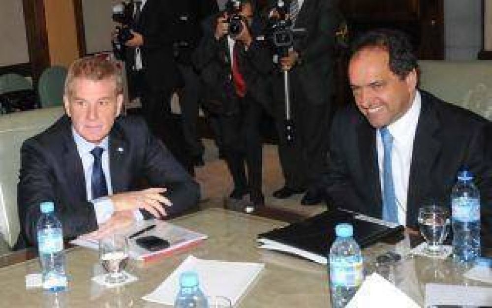 Scioli y De Narv�ez se cruzan por una denuncia de venta irregular de leche en Paraguay