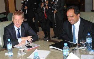 Scioli y De Narv�ez se cruzan por una denuncia de venta irregular de leche en Paraguay