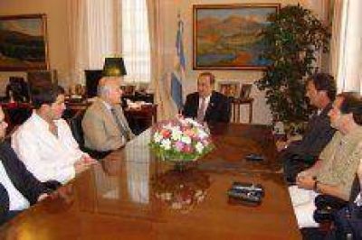 Lunghi y su par de firmaron un acuerdo de cooperaci�n 