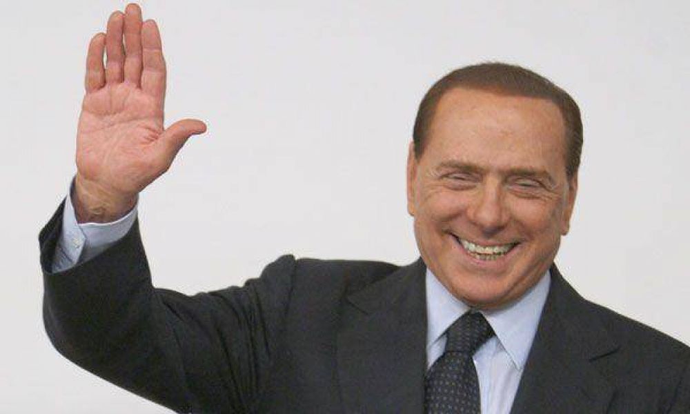 Berlusconi: "Ahora estoy soltero y las mujeres hacen cola"