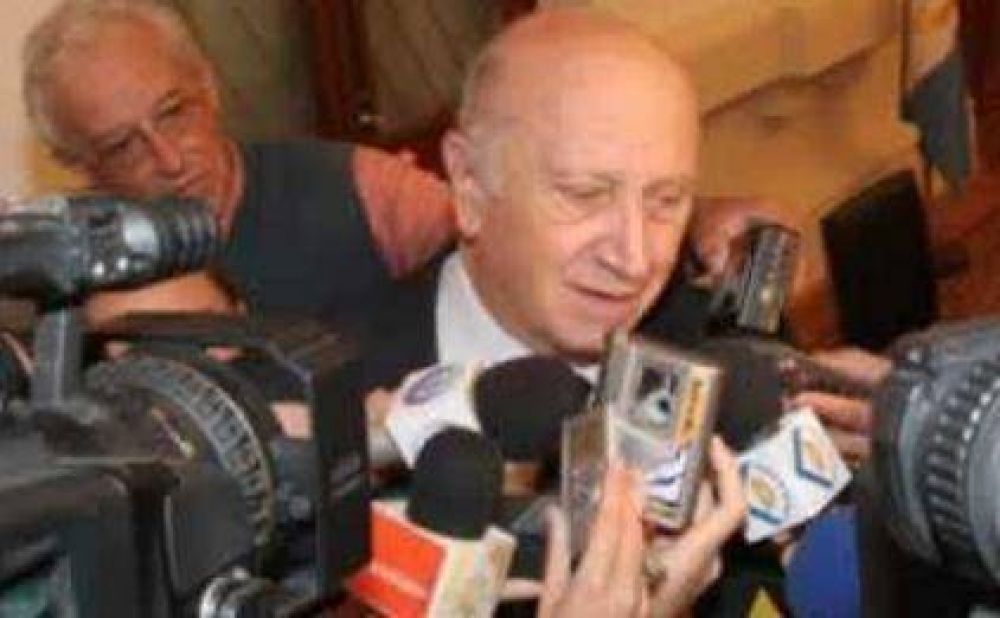 Roberto Ros�a desminti� v�nculos entre polic�as, pol�ticos y barras bravas 