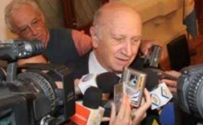 Roberto Ros�a desminti� v�nculos entre polic�as, pol�ticos y barras bravas 