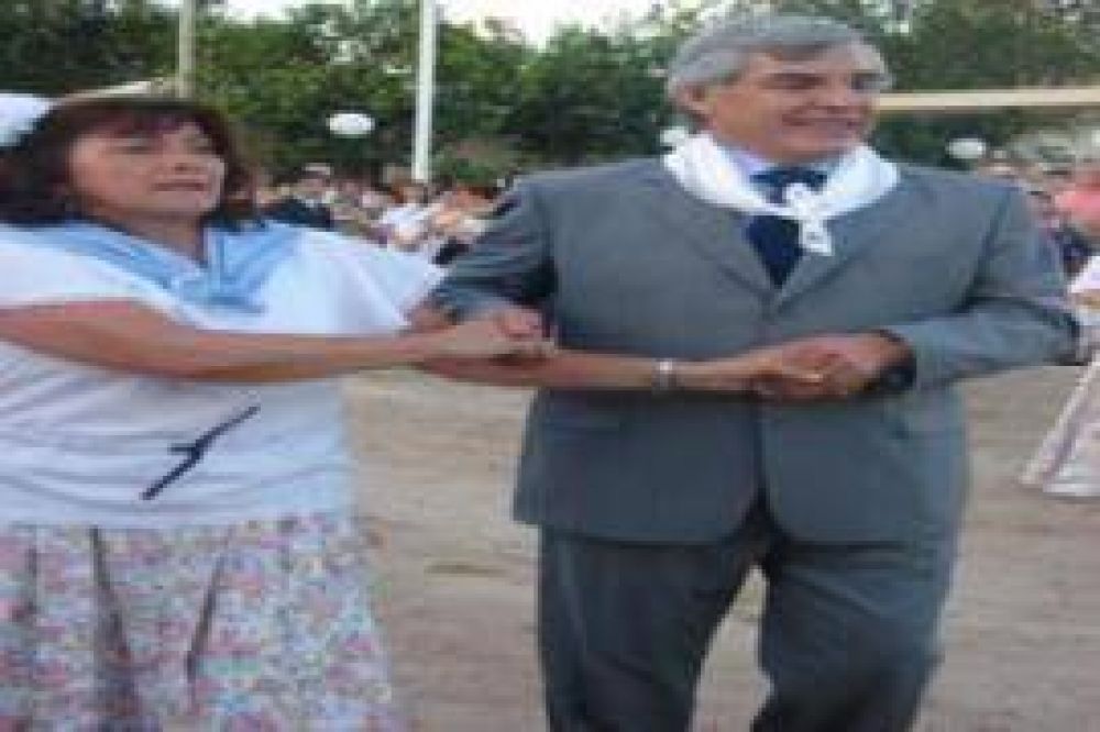Villa Sauze Celebracin del Centenario con inauguracin de obras y Alegre bailando el Pericn Nacional