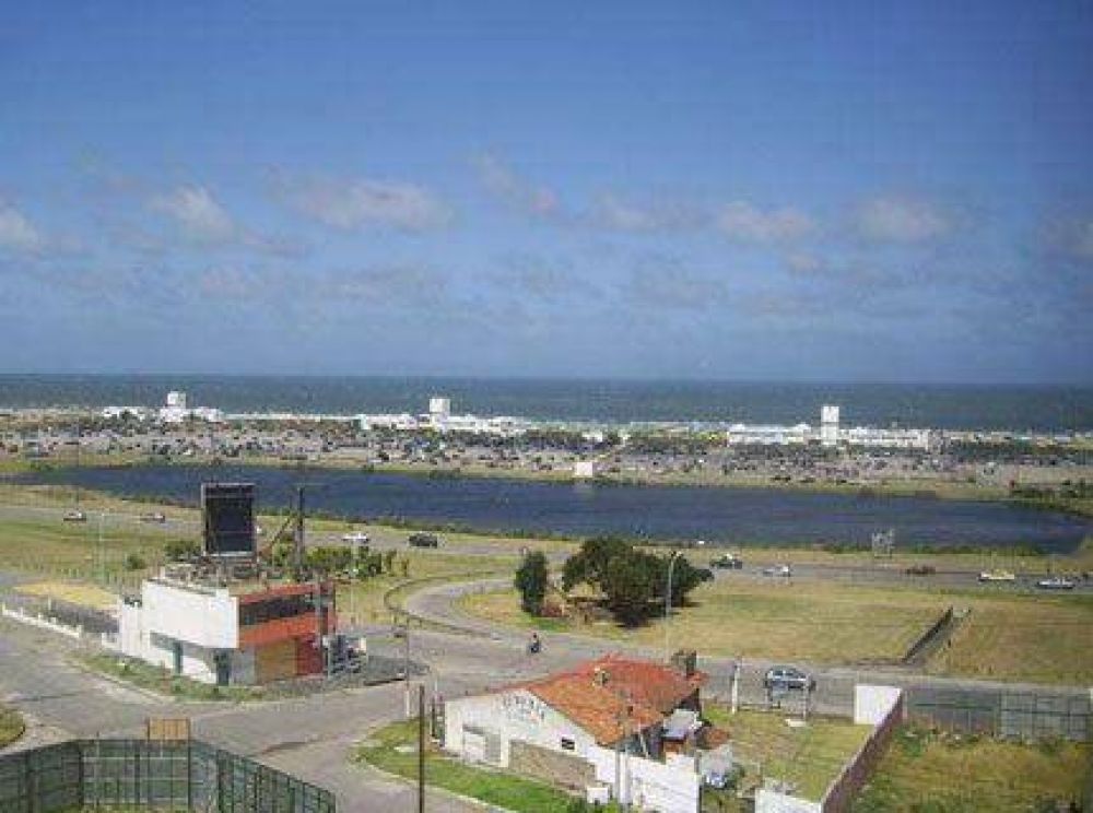 Vecinos de la ciudad se niegan al cambio urban�stico de la Bah�a de Punta Mogotes