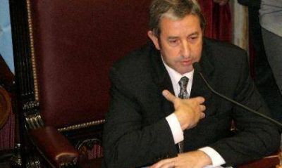"Si no fuera por la 125, Cobos ser�a un traidor de la UCR" Vicepresidente Julio Cobos.