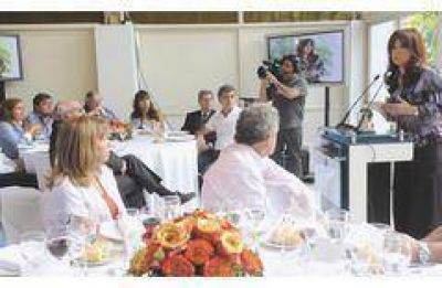  El Gobierno disciplina a los gobernadores K para evitar la coparticipaci�n del cheque  