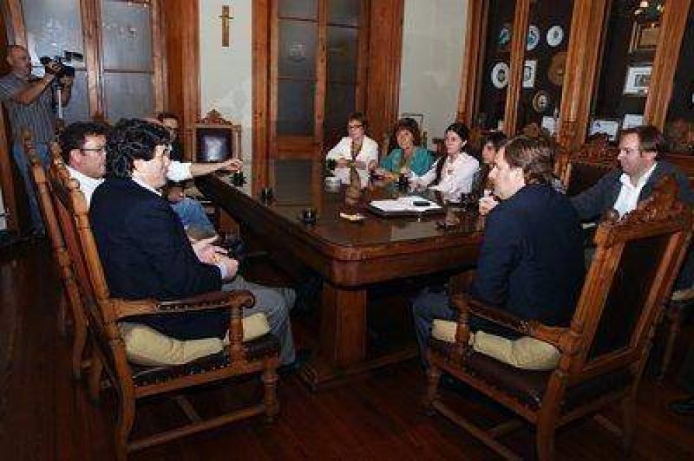 Reuni�n con representante de Agita el Continente