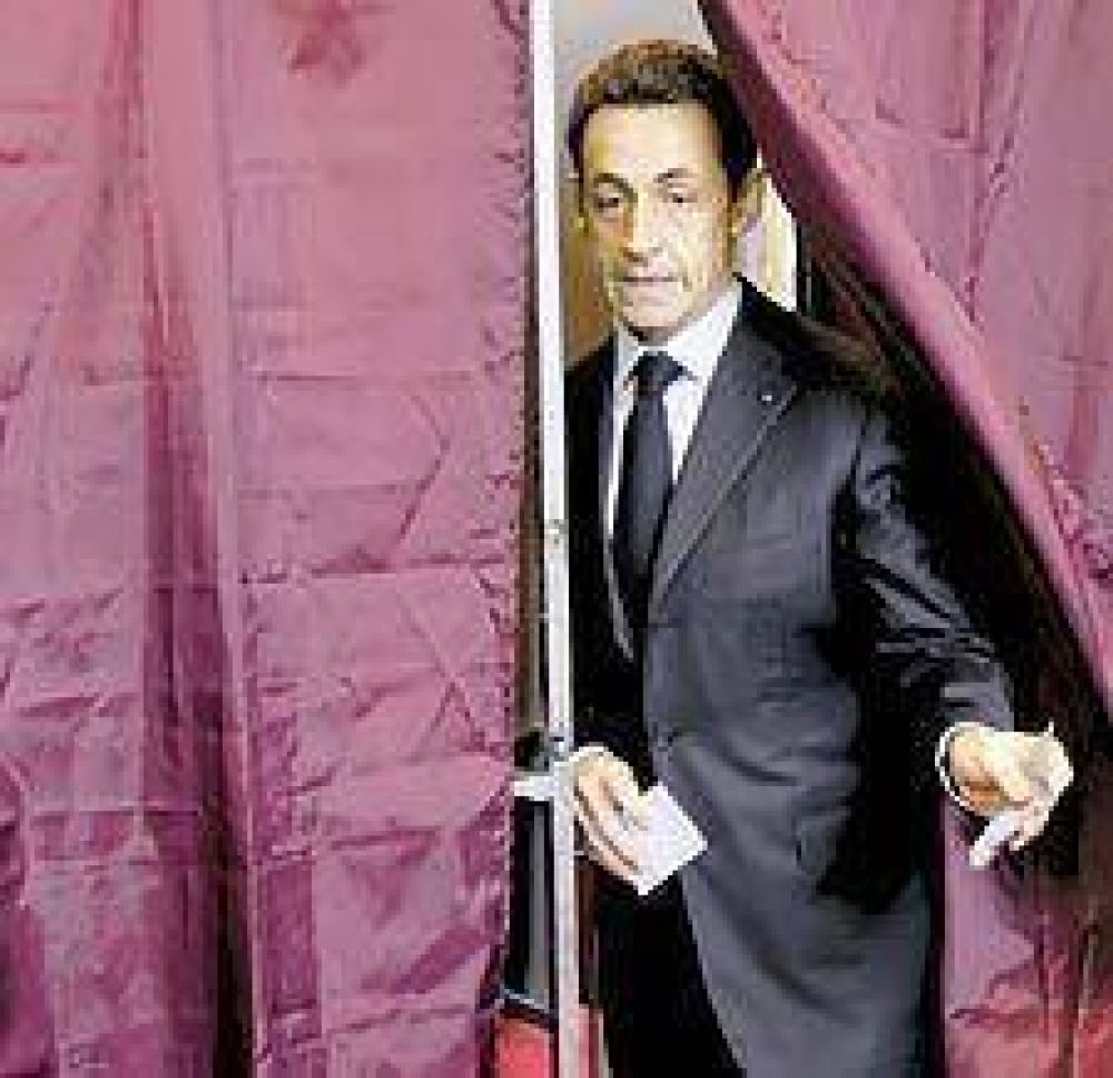 Francia castig� a Sarkozy con una aplastante derrota electoral