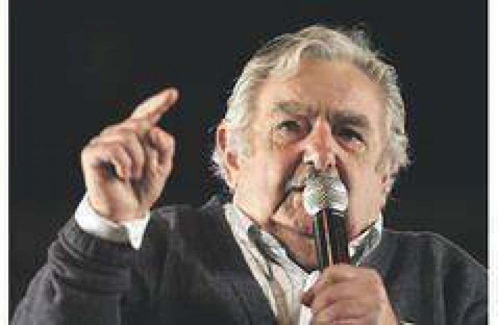 Mujica ya comienza a marcar sus diferencias con la gesti�n de Tabar�